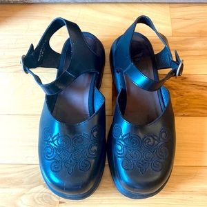 Dansko black Mary Jane’s.